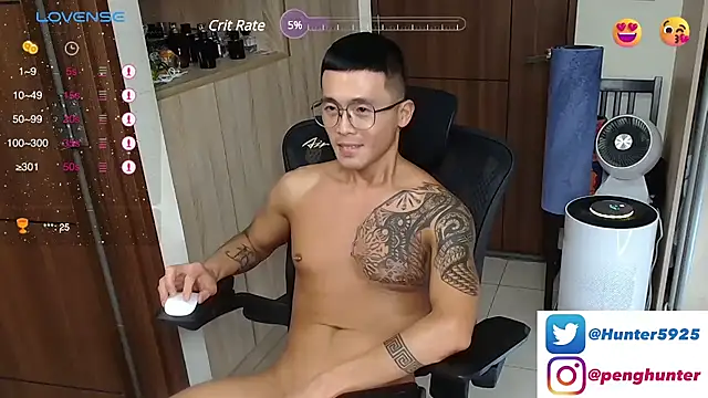 Snapshot of Hunter-peng chatting on 12-16-24, 03:19 Hunter-peng online show from 12-16-24, 03:19