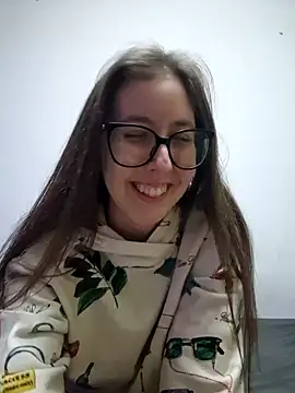 Snapshot of Sarah459 chatting on 01-08-25, 04:33 Sarah459 online show from 01-08-25, 04:33