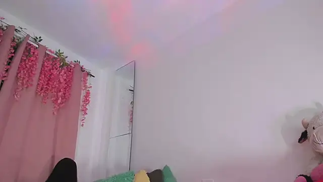 msschloee  online show from 11-08-25, 04:01