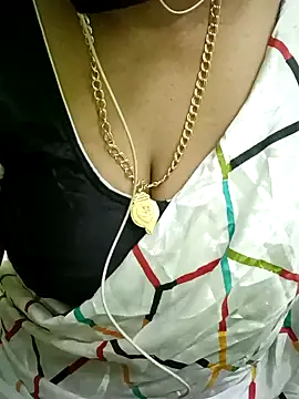 Snapshot of Aishu-tamil09 chatting on 12-20-24, 01:33 Aishu-tamil09 online show from 12-20-24, 01:33