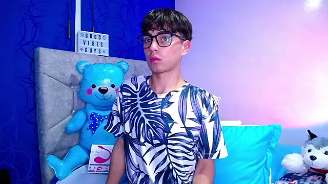 OwenBluee online show from 12-02-24, 05:59