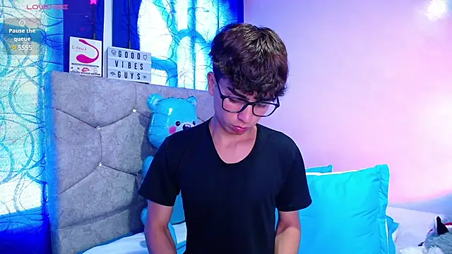 OwenBluee online show from 12-06-24, 02:06