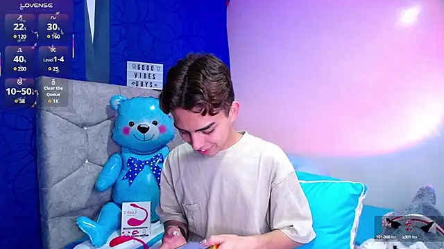 OwenBluee online show from 03-01-25, 05:52