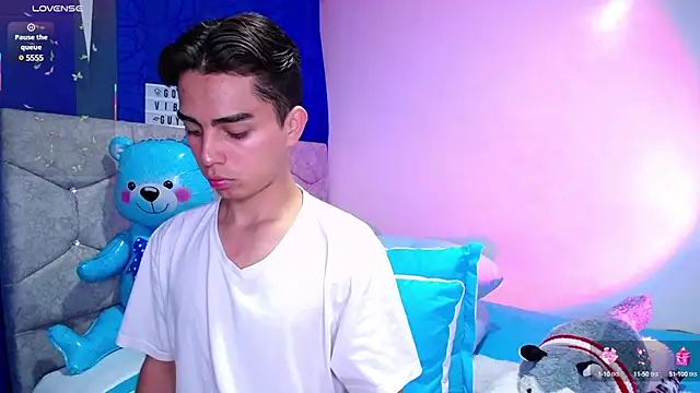 OwenBluee online show from 03-07-25, 06:57