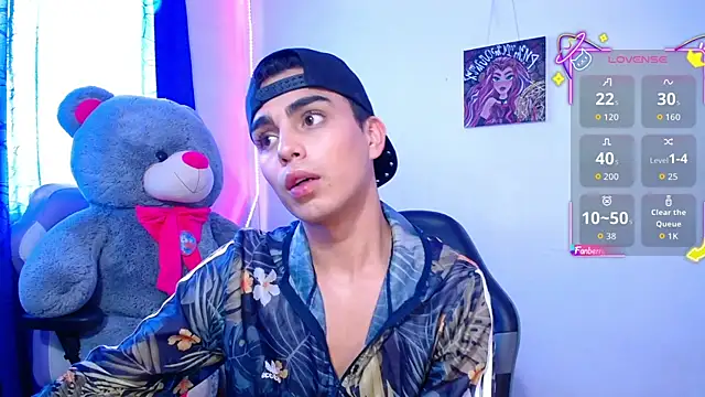 Snapshot of OwenBluee chatting on 05-04-26, 07:32 OwenBluee online show from 05-04-26, 07:32