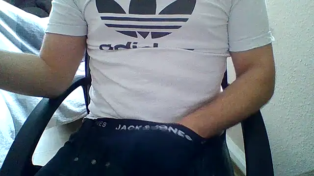 Snapshot of wixxer872302 chatting on 01-12-25, 01:37 wixxer872302 online show from 01-12-25, 01:37