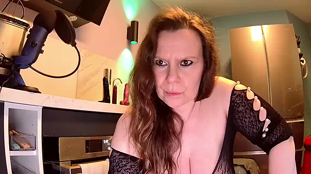 Snapshot of Endrocleia chatting on 12-17-24, 12:45 Endrocleia online show from 12-17-24, 12:45