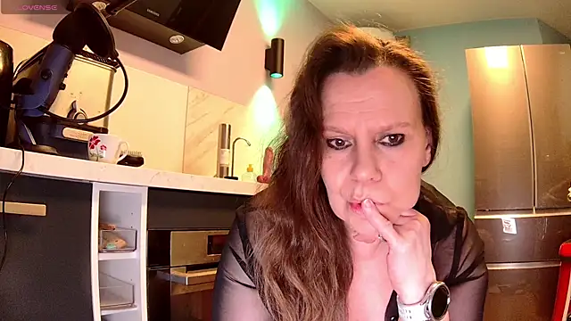 Snapshot of Endrocleia chatting on 01-16-25, 08:03 Endrocleia online show from 01-16-25, 08:03