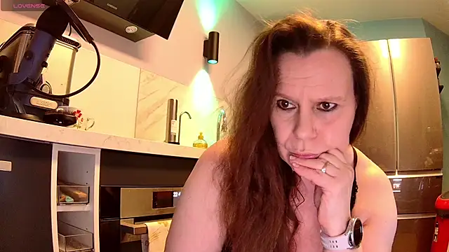 Snapshot of Endrocleia chatting on 02-10-25, 09:47 Endrocleia online show from 02-10-25, 09:47