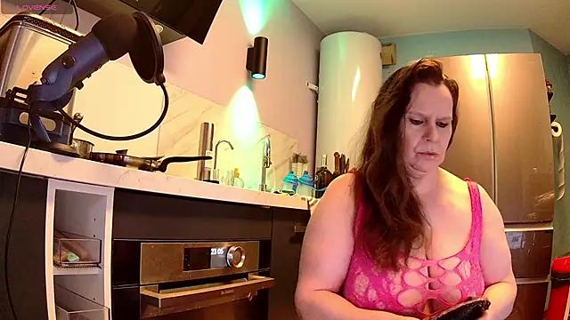 Snapshot of Endrocleia chatting on 02-25-25, 10:07 Endrocleia online show from 02-25-25, 10:07