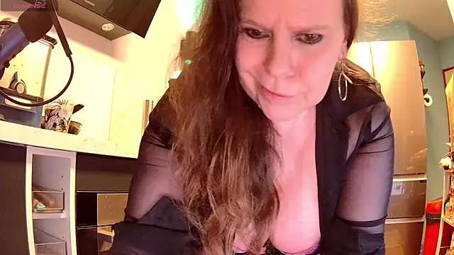 Snapshot of Endrocleia chatting on 02-27-25, 10:42 Endrocleia online show from 02-27-25, 10:42