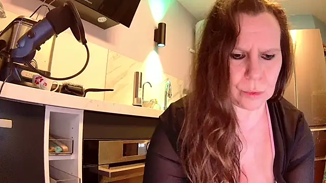 Snapshot of Endrocleia chatting on 03-10-25, 11:06 Endrocleia online show from 03-10-25, 11:06