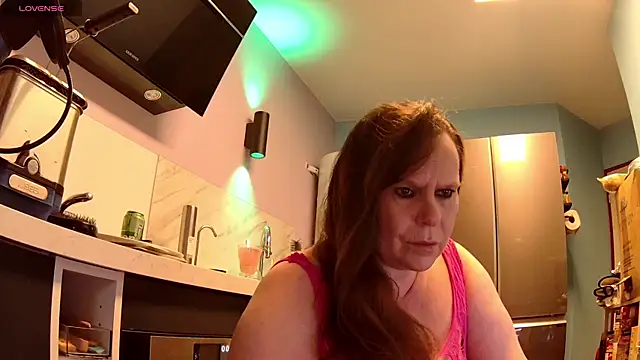 Snapshot of Endrocleia chatting on 10-05-25, 10:07 Endrocleia online show from 10-05-25, 10:07