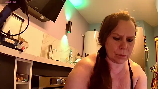 Snapshot of Endrocleia chatting on 10-06-25, 09:56 Endrocleia online show from 10-06-25, 09:56