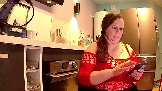 Snapshot of Endrocleia chatting on 10-09-25, 09:35 Endrocleia online show from 10-09-25, 09:35