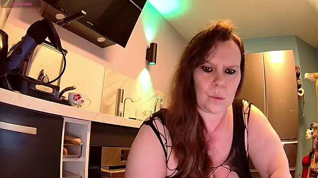 Snapshot of Endrocleia chatting on 10-21-25, 11:38 Endrocleia online show from 10-21-25, 11:38