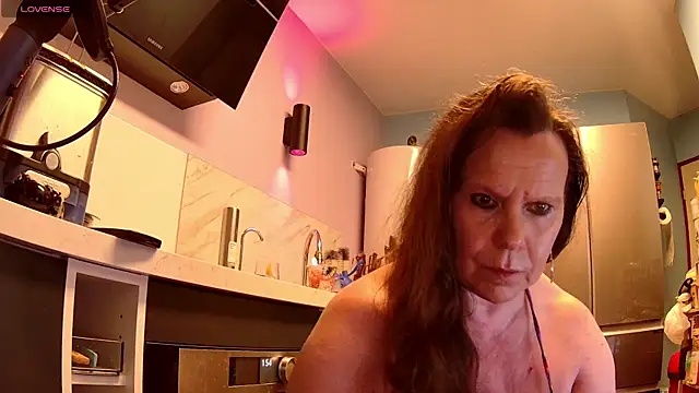 Snapshot of Endrocleia chatting on 06-18-26, 12:00 Endrocleia online show from 06-18-26, 12:00