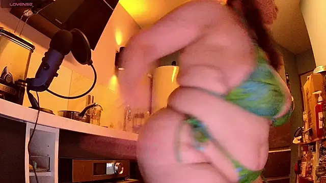 Snapshot of Endrocleia chatting on 07-03-26, 12:06 Endrocleia online show from 07-03-26, 12:06