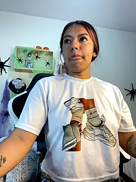 Ivann4 online show from 10-22-25, 07:57