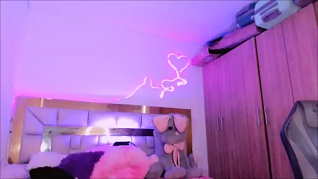 Snapshot of Lucidollts_ chatting on 01-13-25, 02:11 Lucidollts online show from 01-13-25, 02:11