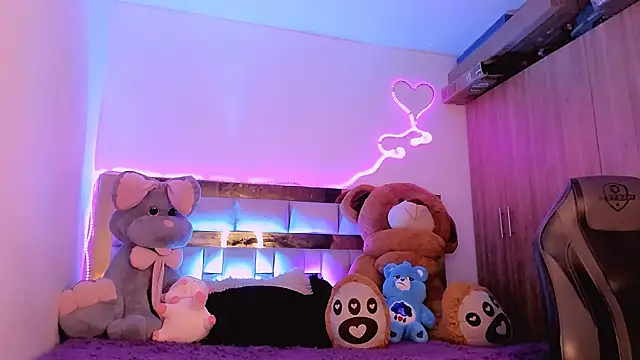 Snapshot of Lucidollts_ chatting on 02-01-25, 02:16 Lucidollts online show from 02-01-25, 02:16