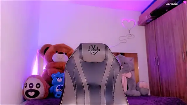 Snapshot of Lucidollts_ chatting on 02-04-25, 06:25 Lucidollts online show from 02-04-25, 06:25