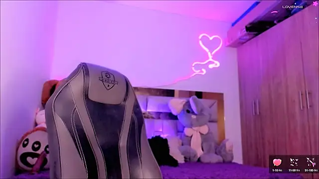 Snapshot of Lucidollts_ chatting on 02-07-25, 08:55 Lucidollts online show from 02-07-25, 08:55