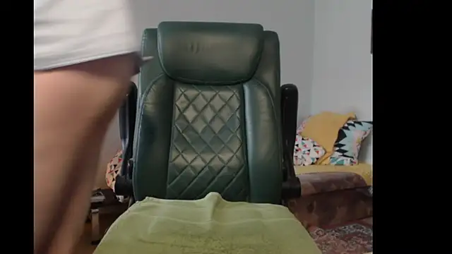 Snapshot of tuttiluss44 chatting on 02-21-26, 10:27 tuttiluss44 online show from 02-21-26, 10:27