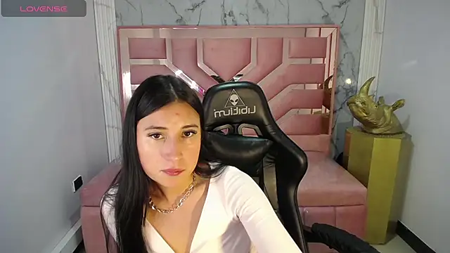 Snapshot of lizzyluk_ch chatting on 01-16-25, 01:27 lizzyluk ch online show from 01-16-25, 01:27