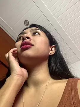 Snapshot of SweetLatiin_ chatting on 02-10-25, 08:00 SweetLatiin online show from 02-10-25, 08:00