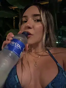 Snapshot of mariablonde_ chatting on 07-26-26, 01:25 mariablonde online show from 07-26-26, 01:25