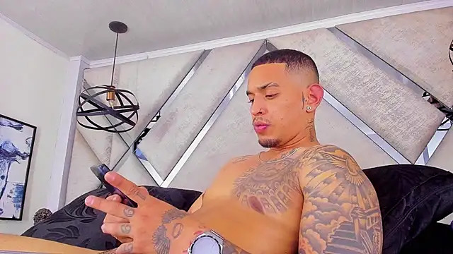 Snapshot of Damian09_ chatting on 11-23-25, 01:16 Damian09 online show from 11-23-25, 01:16