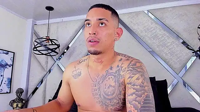 Snapshot of Damian09_ chatting on 11-24-25, 08:08 Damian09 online show from 11-24-25, 08:08