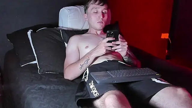 Dylanwhite23  online show from 09-23-25, 09:40