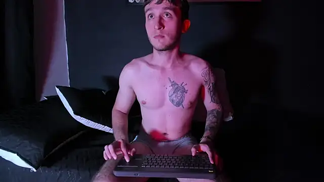 Dylanwhite23  online show from 10-29-25, 08:21