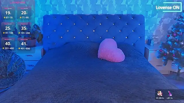 Snapshot of SuzannaWild chatting on 12-17-25, 01:17 SuzannaWild online show from 12-17-25, 01:17