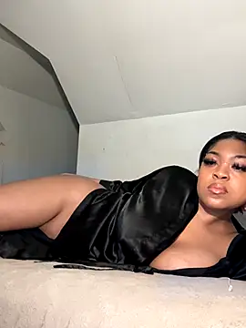 Snapshot of AUNYXXX chatting on 10-14-25, 12:00 AUNYXXX online show from 10-14-25, 12:00