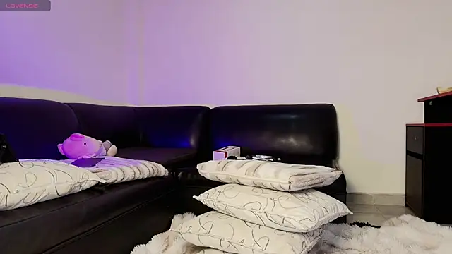 Snapshot of Madeline_Dreams chatting on 07-14-26, 01:39 Madeline Dreams online show from 07-14-26, 01:39