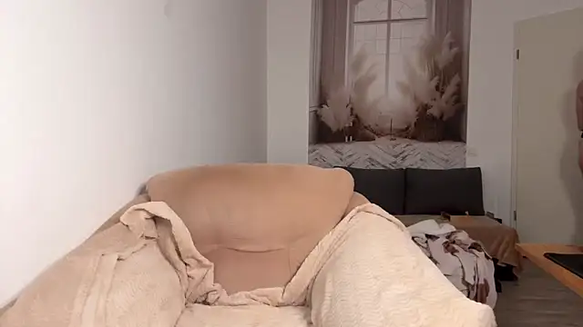 Snapshot of Caliiie-of chatting on 10-13-25, 06:35 Caliiie-of online show from 10-13-25, 06:35