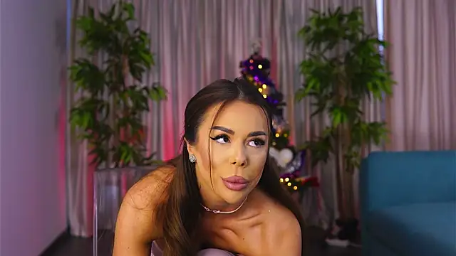 MissKiarra online show from 12-13-24, 06:00