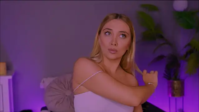 Snapshot of Jessielle chatting on 11-11-25, 02:06 Jessielle online show from 11-11-25, 02:06