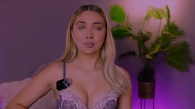 Snapshot of Jessielle chatting on 11-20-25, 08:36 Jessielle online show from 11-20-25, 08:36