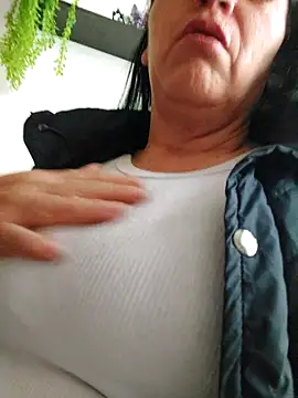 clarita 01 online show from 09-26-25, 01:37