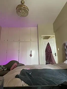 Snapshot of Indianbutter11 chatting on 01-12-25, 06:06 Indianbutter11 online show from 01-12-25, 06:06