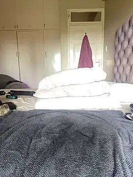 Snapshot of Indianbutter11 chatting on 02-19-25, 11:28 Indianbutter11 online show from 02-19-25, 11:28