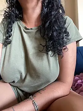 Snapshot of Indianbutter11 chatting on 03-01-25, 05:52 Indianbutter11 online show from 03-01-25, 05:52