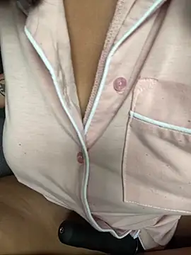 Snapshot of Indianbutter11 chatting on 11-11-25, 05:18 Indianbutter11 online show from 11-11-25, 05:18