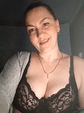 Snapshot of Ant0nina chatting on 12-15-24, 10:04 Ant0nina online show from 12-15-24, 10:04