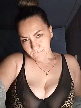 Snapshot of Ant0nina chatting on 12-19-24, 01:28 Ant0nina online show from 12-19-24, 01:28