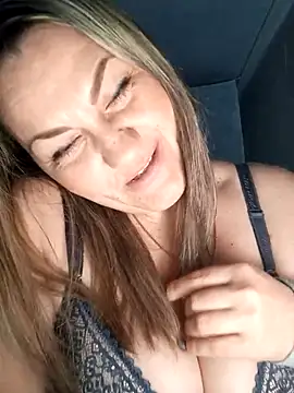 Snapshot of Ant0nina chatting on 03-21-25, 10:17 Ant0nina online show from 03-21-25, 10:17